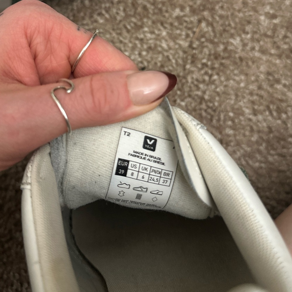 Veja V-12 Sneaker - Picture 6 of 9